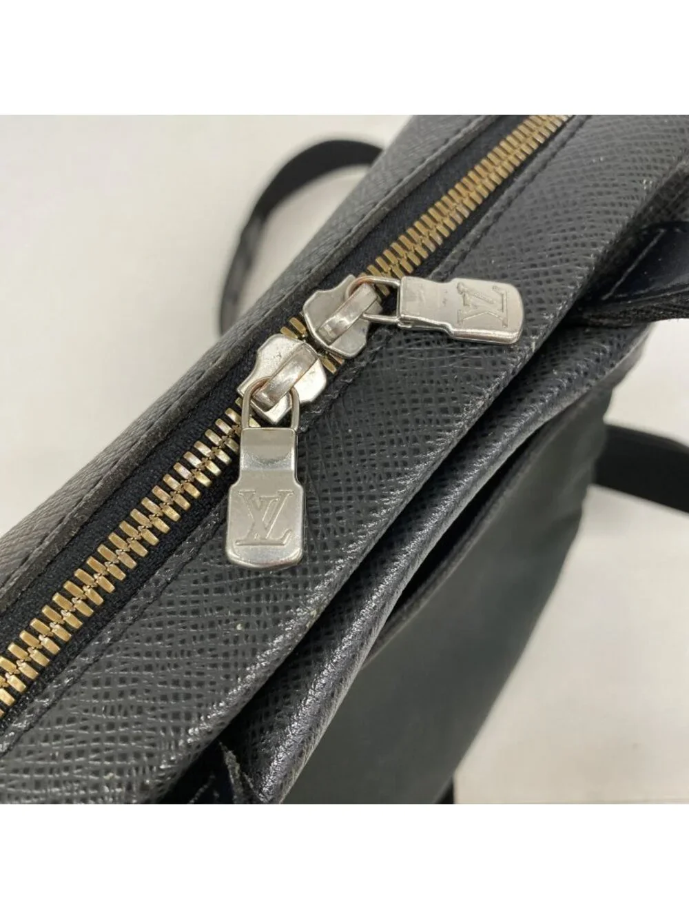 Louis Vuitton Shoulder Bag Taiga Sayan Ardoise